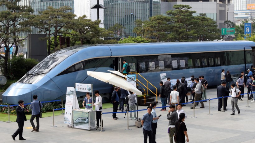 동력분산식 고속열차 실물모형 품평회